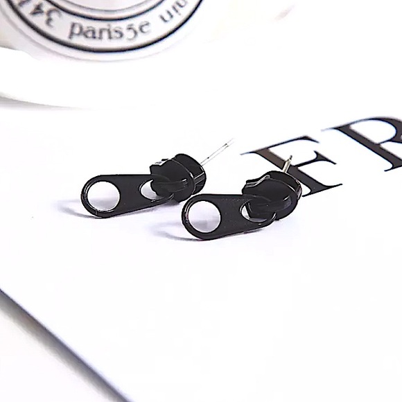⚜️[𝟯/$𝟭𝟴]⚜️Black Zipper Simple Earrings NEW - Picture 6 of 11